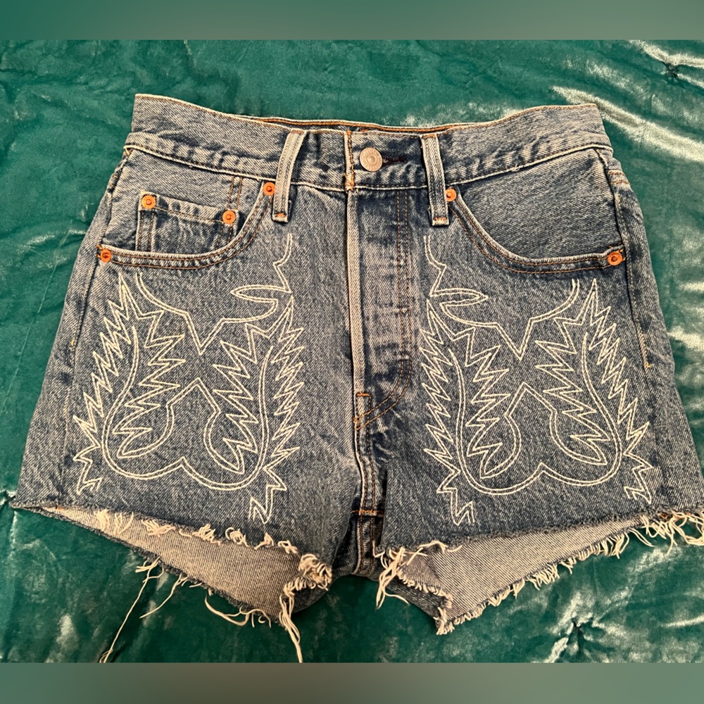 Levi’s 501 Button Fly Denim Shorts w/ unique western stitching w/ frayed edges